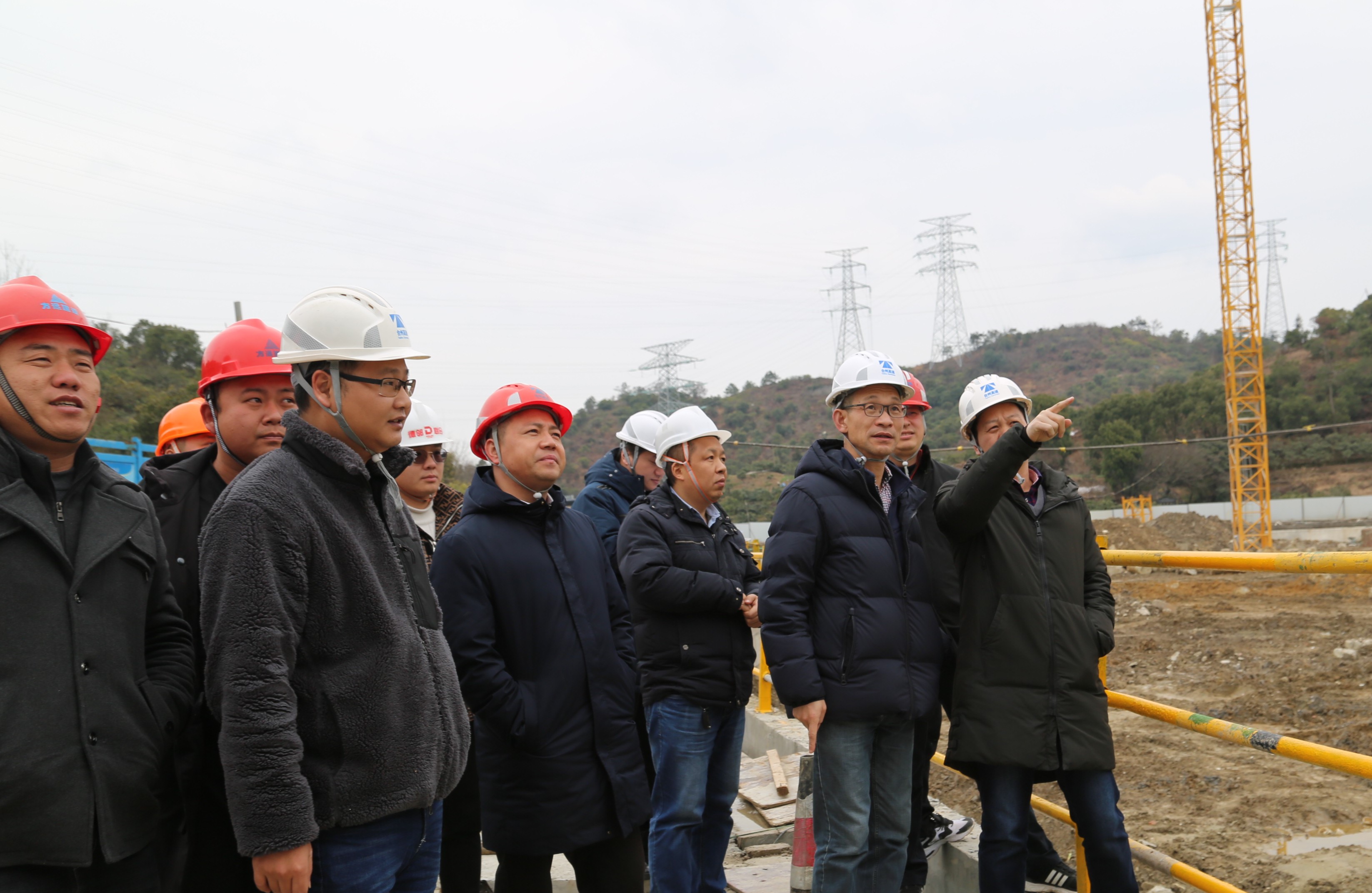 1645758086291457.jpg 圖為 檢查組在云廬項(xiàng)目工地檢查.jpg